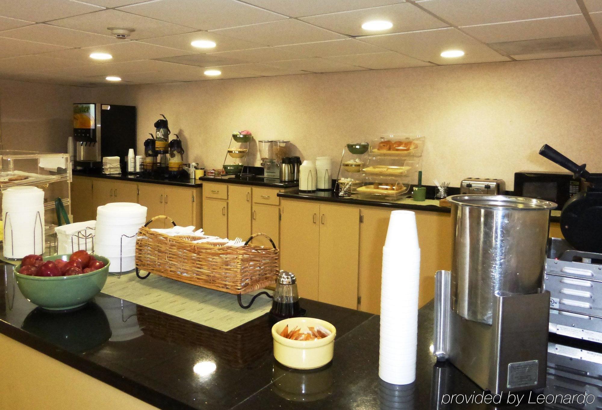 Quality Inn เอ็มโพเรีย ภายนอก รูปภาพ