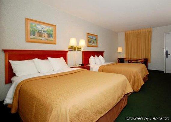 Quality Inn เอ็มโพเรีย ภายนอก รูปภาพ